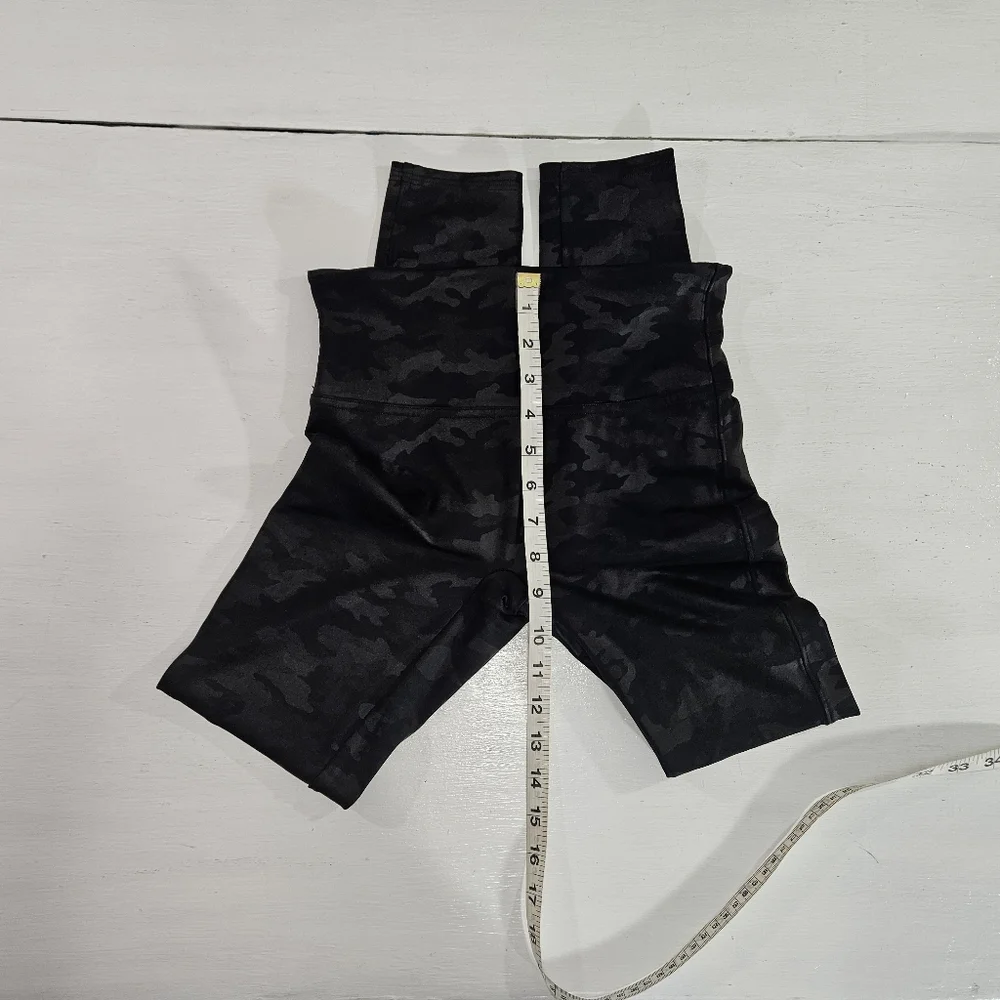 SPANX Faux Leather Black Camo Leggings Womens Size Small